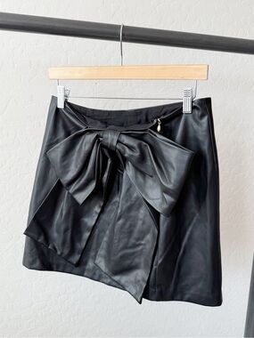 BCBG Women's Bow Faux Leather Black Mini Skirt